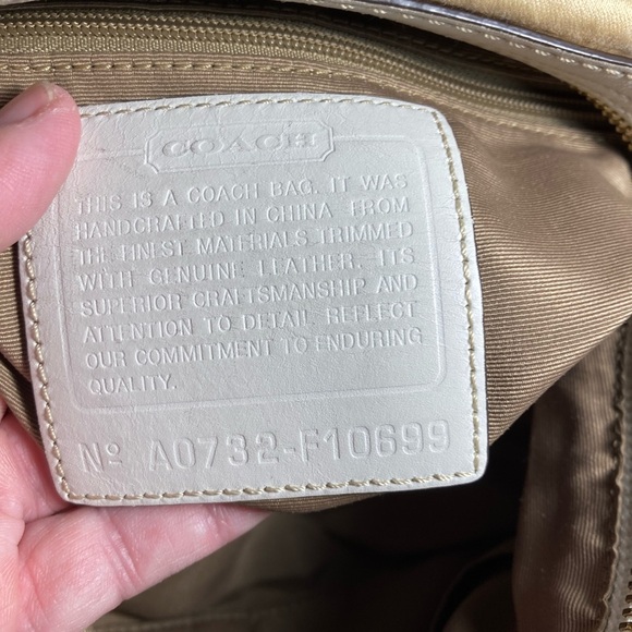 Coach Hampton F10699 signature Shoulder Bag - Picture 5 of 10